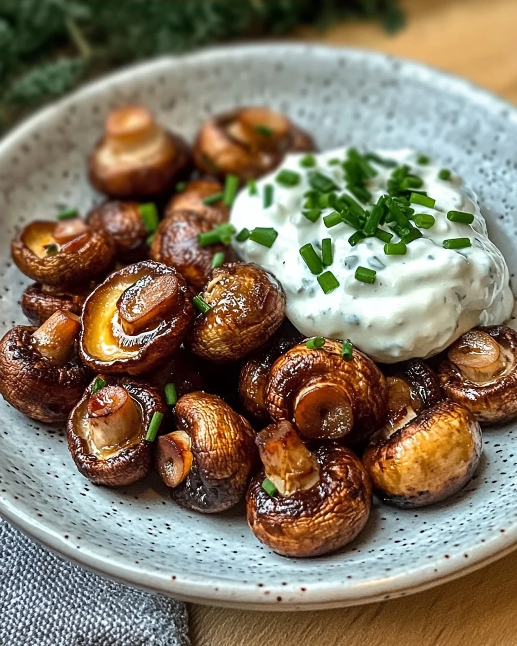 Gebratene Champignons mit Knoblauchdip (Rezept wie vom Weihnachtsmarkt)